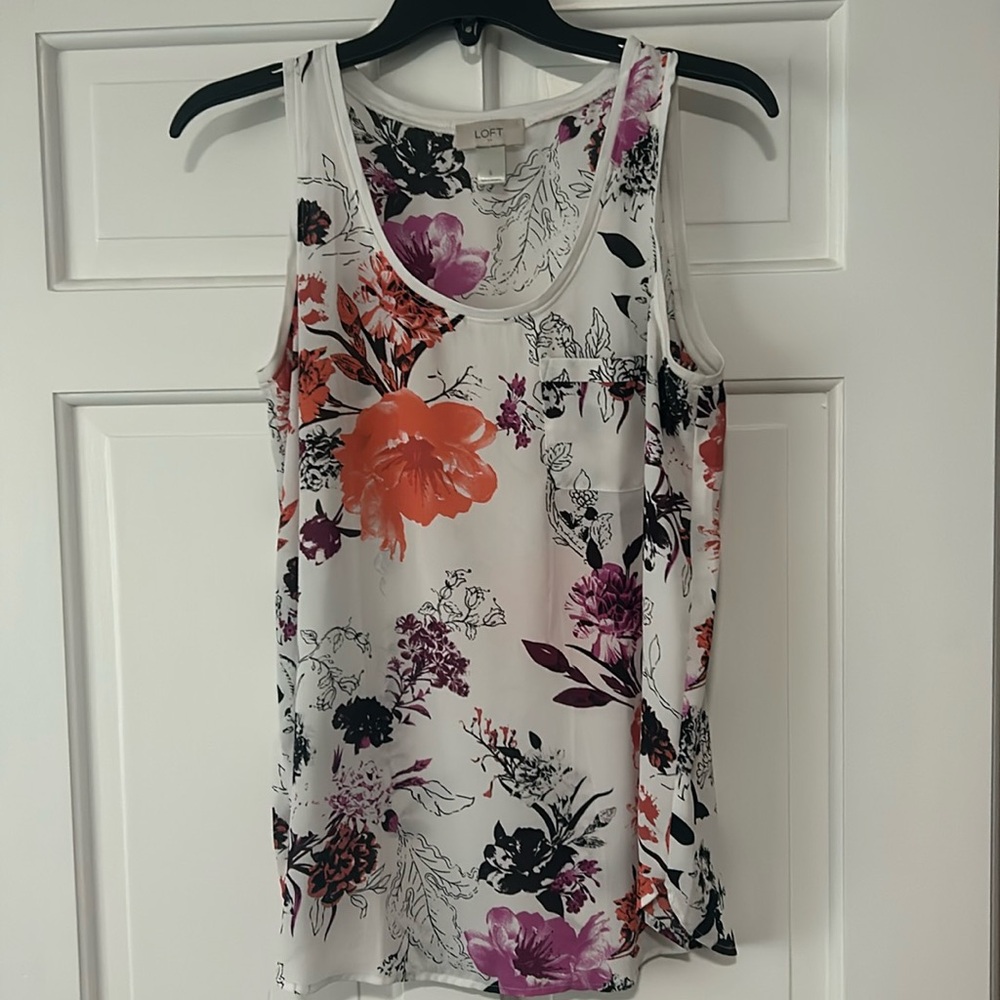 Women’s Loft sleeveless shell size small